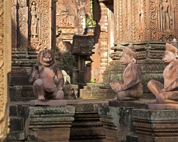 sm_banteisreigN1398 Replicas of temple guardian statues representing a mythical figure with human torso and and a lion head and Hanuman the monkey king, Banteay Srei temple,...