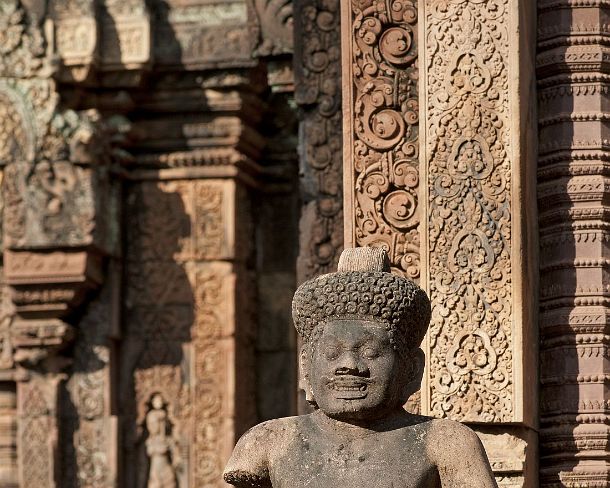 sm_banteisreigN1410 Statue of Yaksha being a temple guardian, Mandapa of central sanctuary, Banteay Srei temple, Citadel of the Women, Angkor, Cambodia