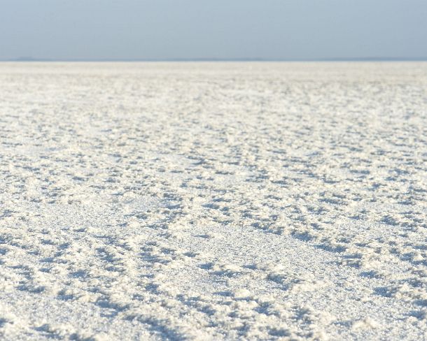 sm1gva_ET_cx3985_g Salt crust which has been deposited by regular water invasions from the Red Sea, Lake Assale, located more than 100m below sea level, Danakil depression, Afar...