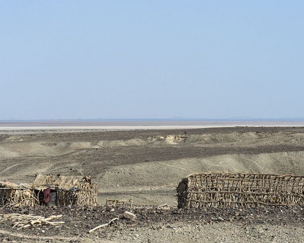 sm1gva_ET_cx3471_g Wooden shelters of Afar people in extremely arid and hostile environment of the Danakil depression, Afar Triangle, Ethiopia