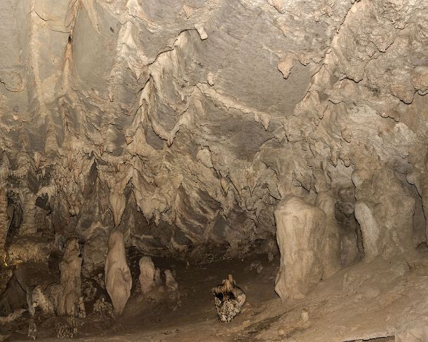 sm_deercave_0015 Calcite deposits and drip stone formations inside Wind Cave, Gunung Mulu National Park, Sarawak, Borneo, Malaysia