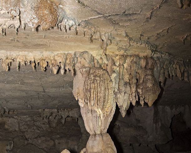 sm_deercave_0044 Calcite pillar (stalagnate) being formed by a stalactite and a stalagmite having met, Lang cave, Gunung Mulu National Park, Sarawak, Borneo, Malaysia