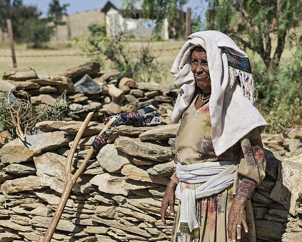 sm1gva_ET_cx2312_g Elderly countrywoman of the Tigray ethnic group, Hawzien plain, Tigray, Ethiopia