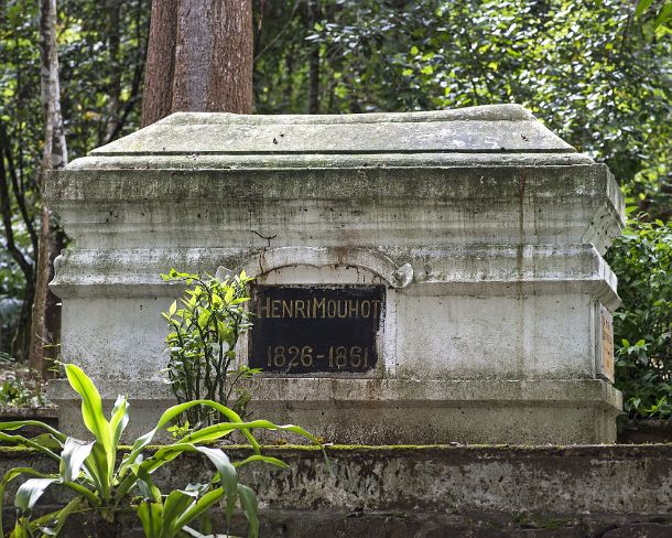 smLuangPN1514 Grave of Henri Mouhout, a French naturalist and explorer of the 19th century, who died during an expedition at river Nam Khan nearby Luang Prabang, Laos