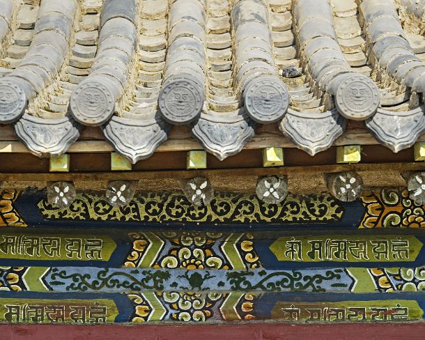 smMongolN1659 Traditional unglazed Chinese-style roof tiles and ornamental front wall painting of the Dalai Lama temple in Erdene Zuu monastery, the earliest surviving...