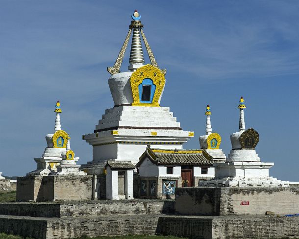 smMongolN1662 Golden Stupa (Bodhi Suburgan) surrounded by eight smaller stupas, built in 1799 in honour of the 4th Bogd Gegeen (also called Javzandamba Khutagt, a religios...