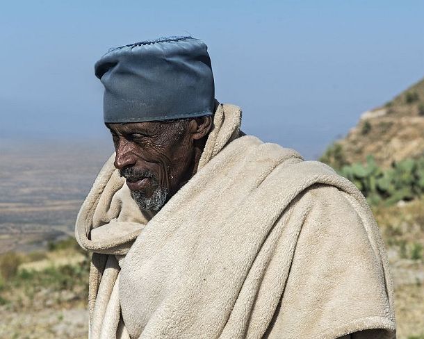 sm1gva_ET_x2044_g Orthodox Priest of rock-hewn church Daniel Korkor, Gheralta mountains, Tigray, Ethiopia