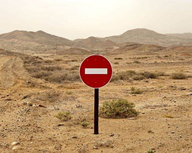 smRF_ZA_94171_u No entry traffic sign in a desert landscape, Richtersveld, Northern Cape province, South Africa