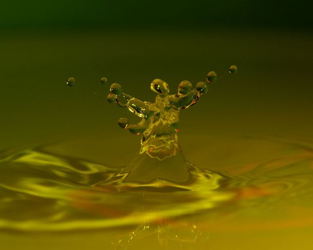 smGVA_1281_g Abstract shape formed when a drop is hitting the water surface, frozen by highspeed photography