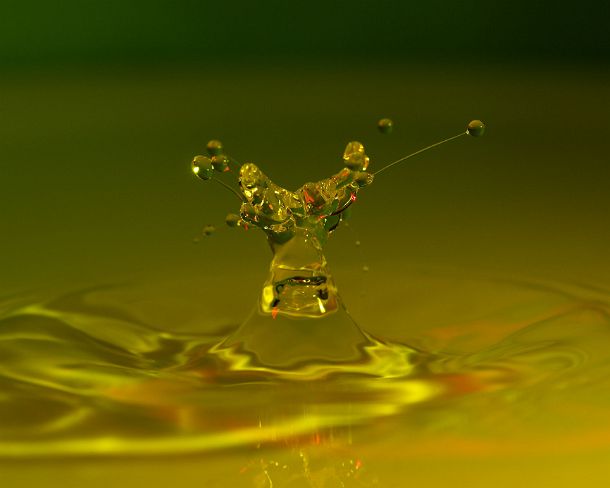 smGVA_1282_g Abstract shape formed when a drop is hitting the water surface, frozen by highspeed photography