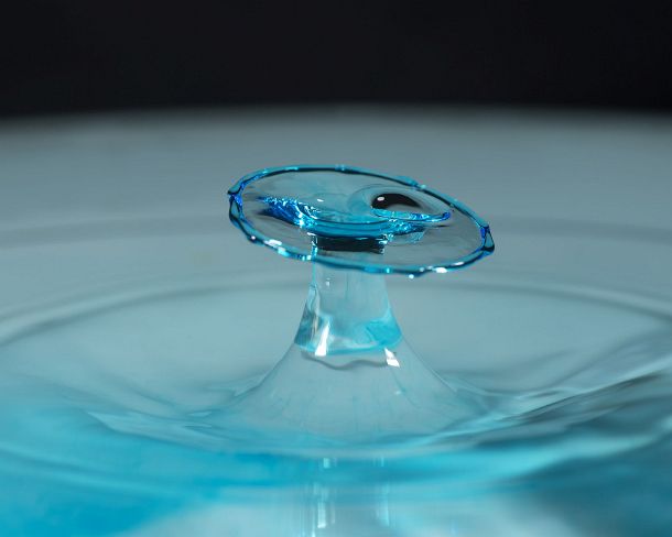 smGVA_8966_g Abstract shape formed when a drop is hitting the water surface, frozen by highspeed photography