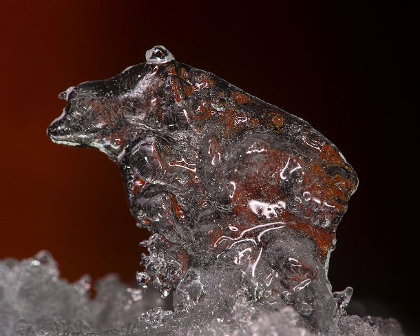 smGVA_MSC_4s6014_g Macro of icy snow in front of colored background, Valais, Switzerland