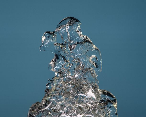 smGVA_MSC_4s6079_g Macro of icy snow in front of colored background, Valais, Switzerland