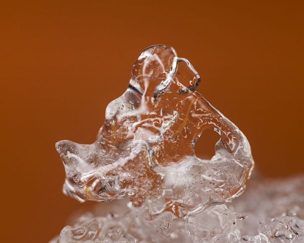 smGVA_MSC_4s6283_g Macro of icy snow in front of colored background, Valais, Switzerland