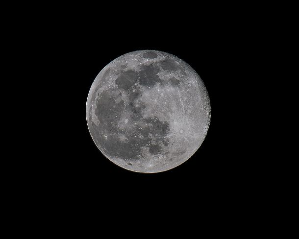 smc_0000_GVA_6939 Full moon in the Northern Hemisphere, Ovronnaz, Valais, Switzerland