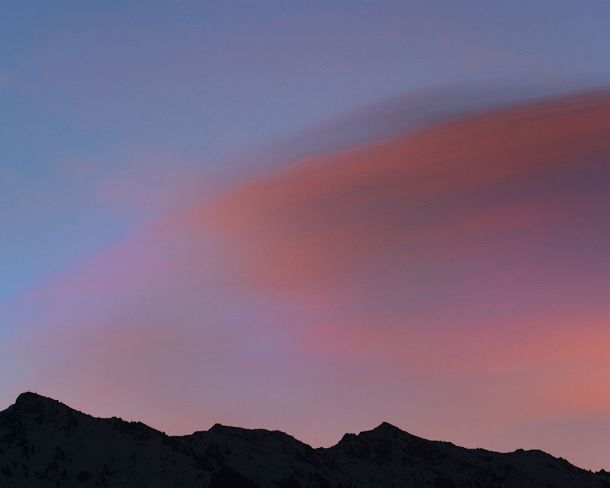 smGVA_MSC_c4s8183_g Polar stratospheric clouds at the sky over the peak dent de Nendaz, Rhone valley, Valais, Switzerland